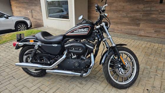 HARLEY-DAVIDSON SPORTSTER XL 883 R 